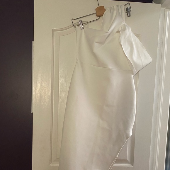 Brand new without tags white bandage material asymmetrical dress - Picture 3 of 6